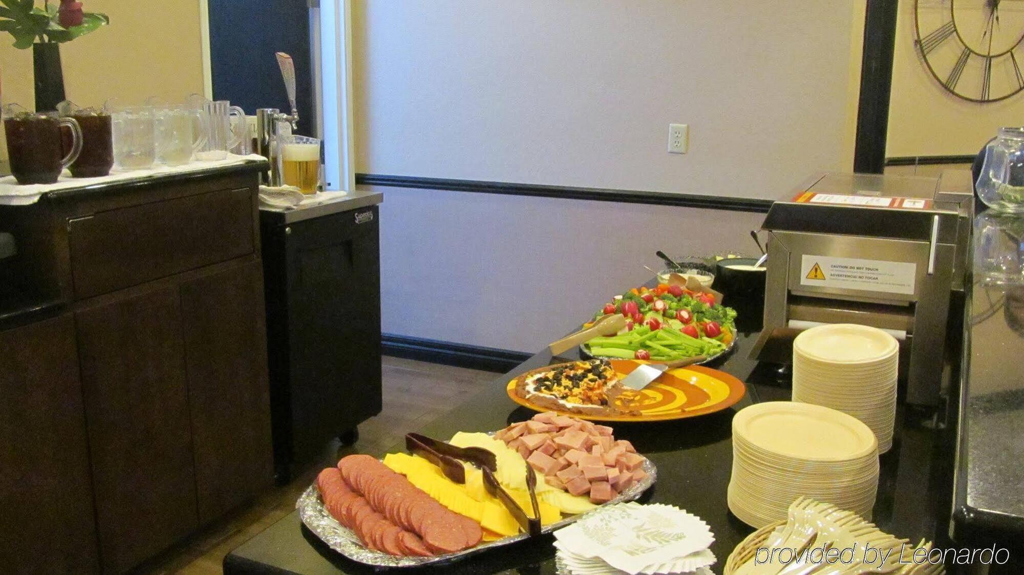 Holiday Inn Express Hotel & Suites Lexington By Ihg Bagian luar foto