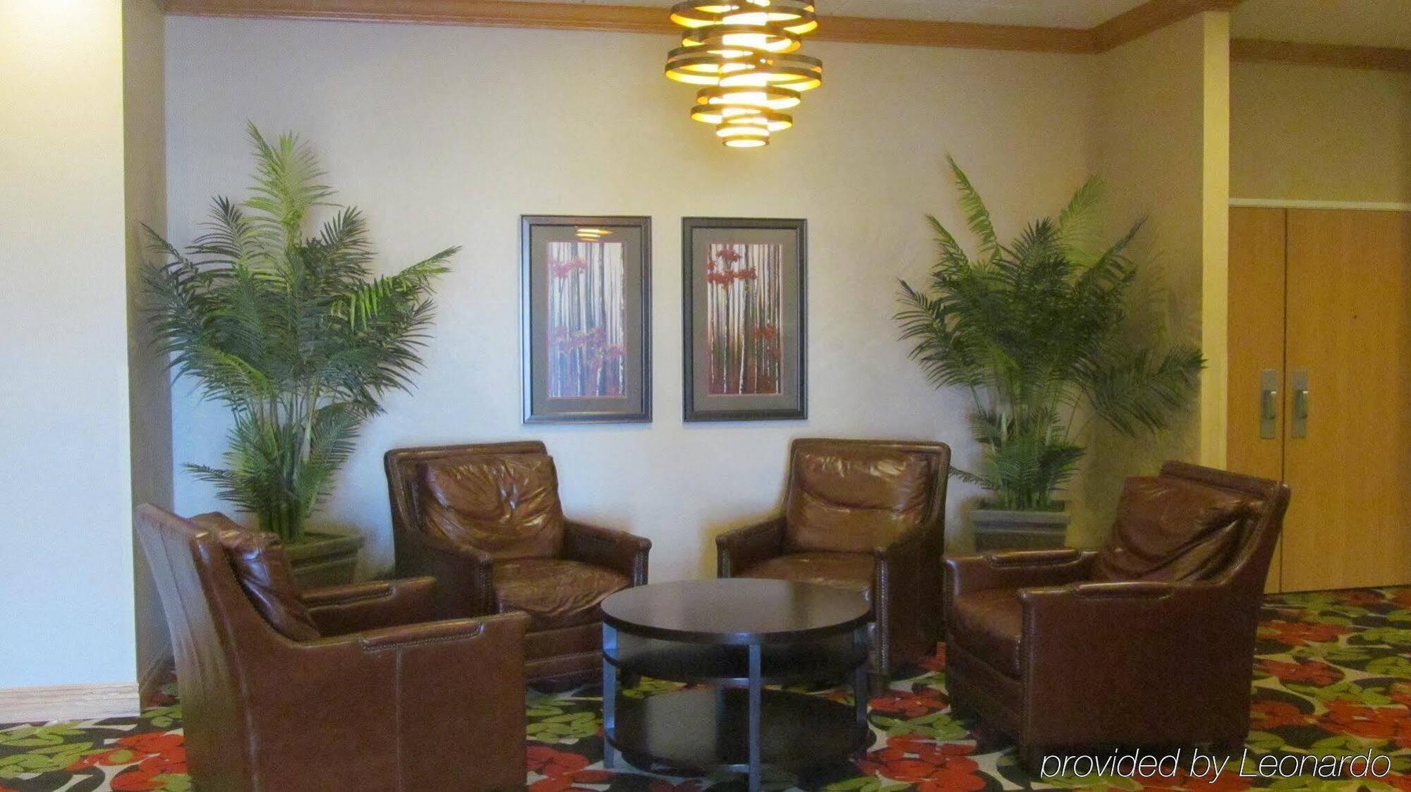 Holiday Inn Express Hotel & Suites Lexington By Ihg Bagian luar foto