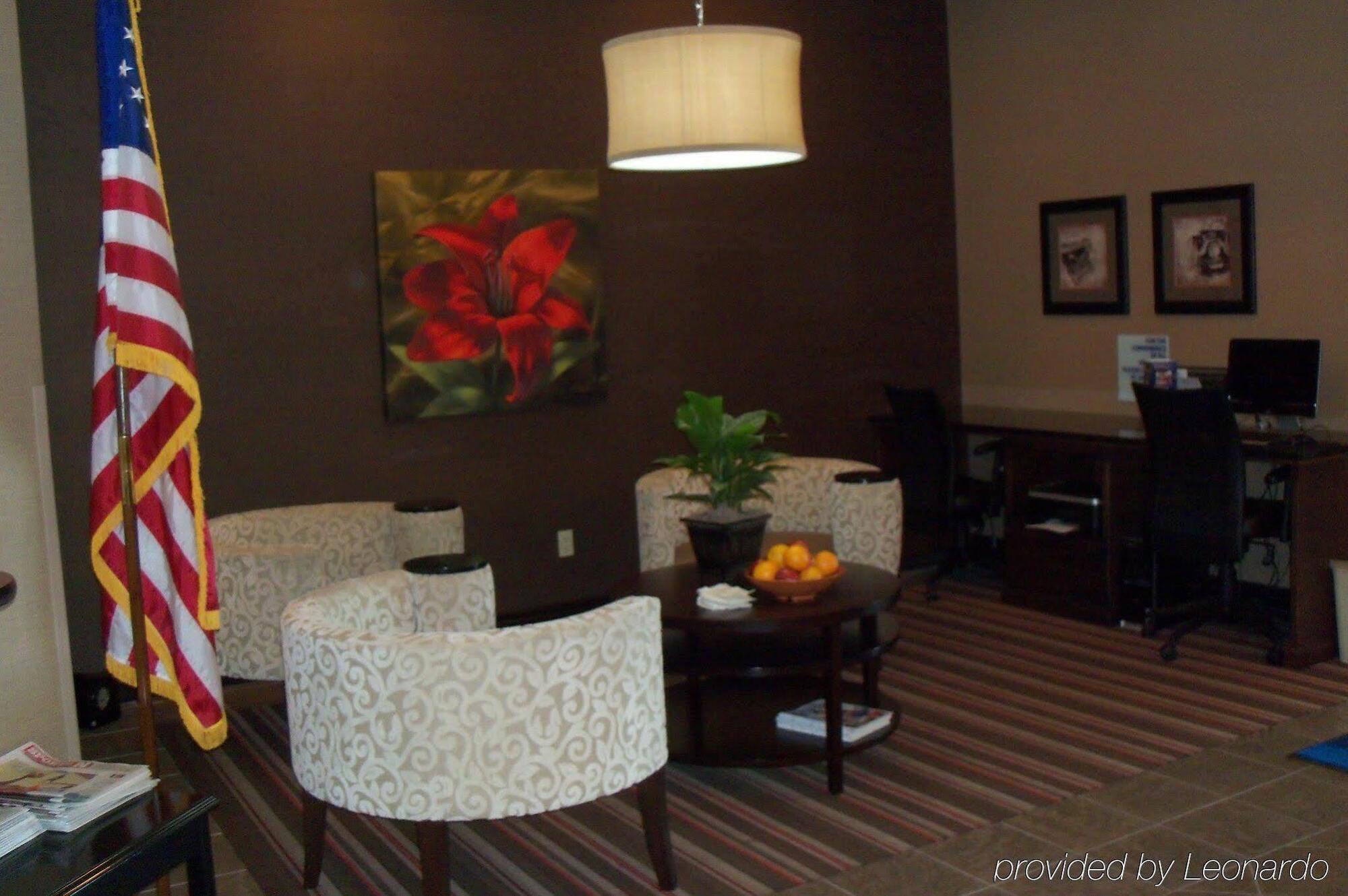 Holiday Inn Express Hotel & Suites Lexington By Ihg Bagian luar foto